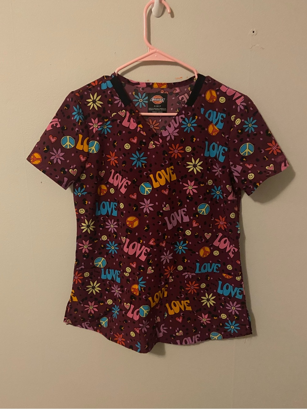 Dickies medical scrub top small groovy hippie burgundy/ maroon psychedelic peace